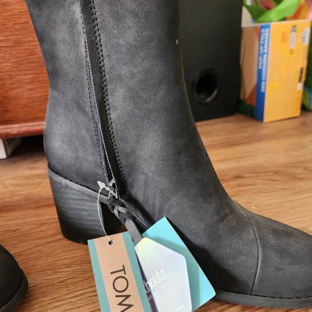 TOMS Evelyn Black Leather Heeled Boot NWT size 8